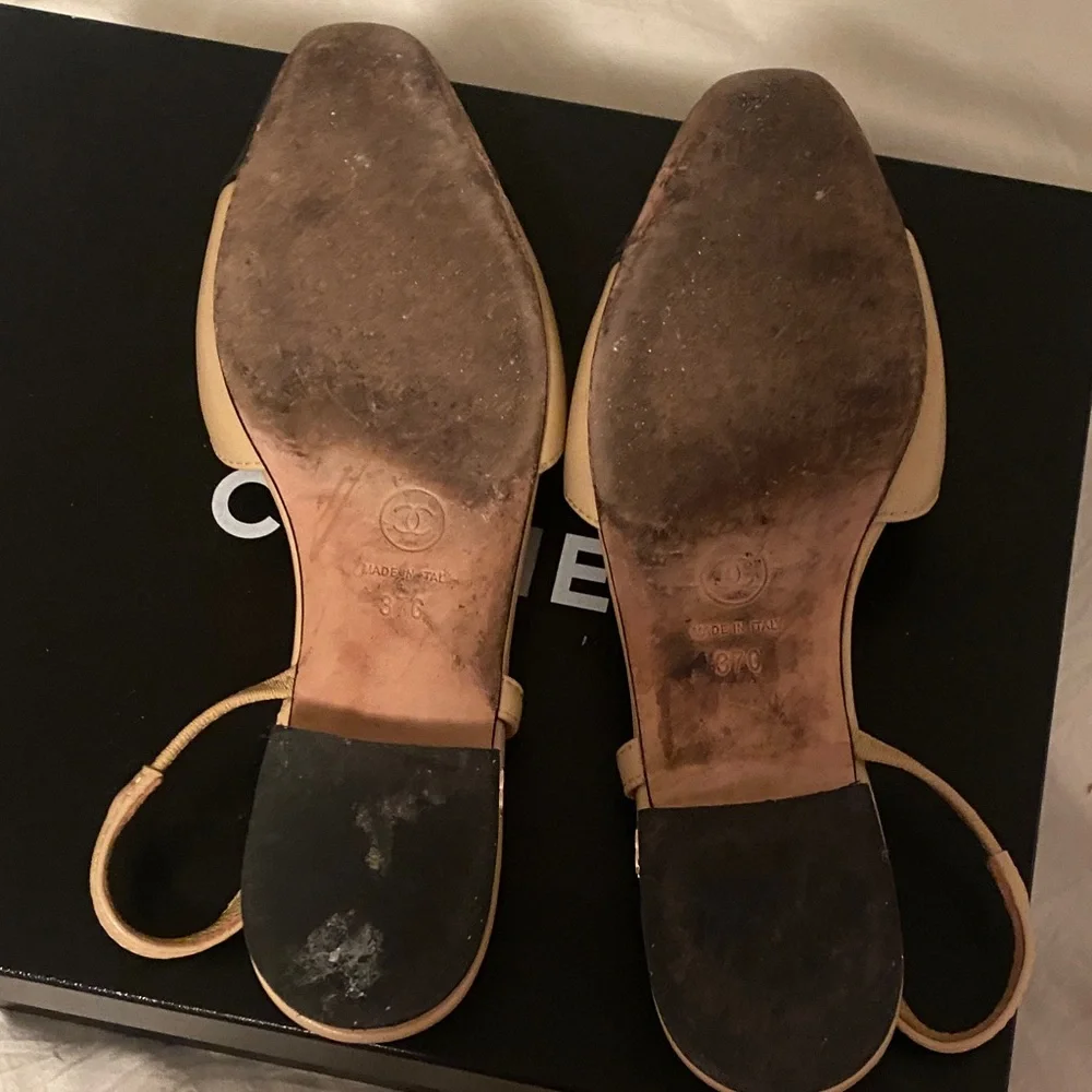 CHANEL Beige and Black Slingback Flats - Picture 5 of 7